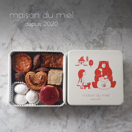 ミエルの赤いクッキー缶